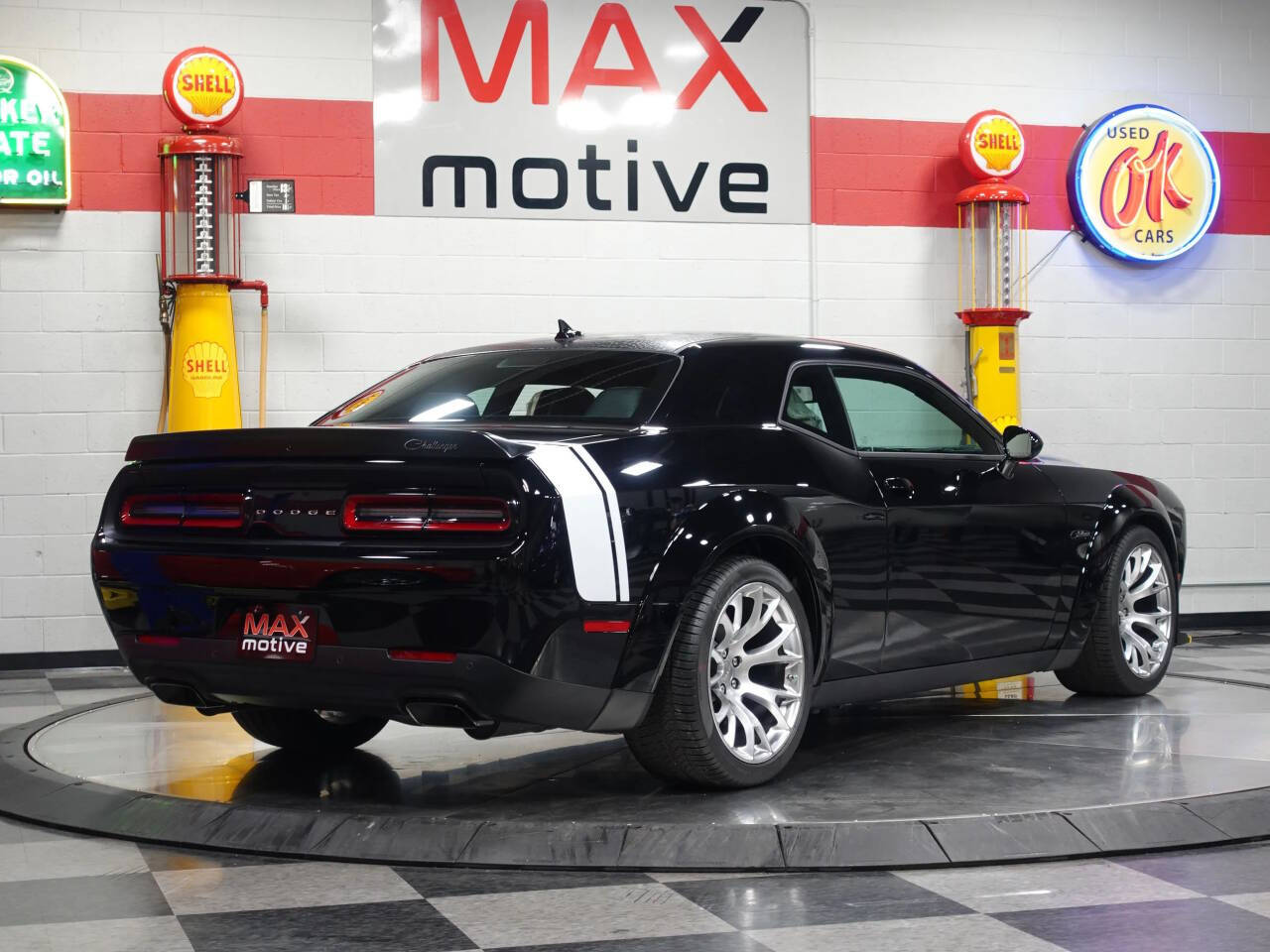 2023 Dodge Challenger 6