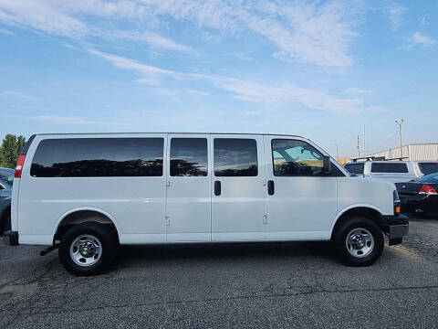 2025 Chevrolet Express LT 3500