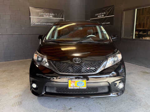 2013 Toyota Sienna SE 8-Passenger