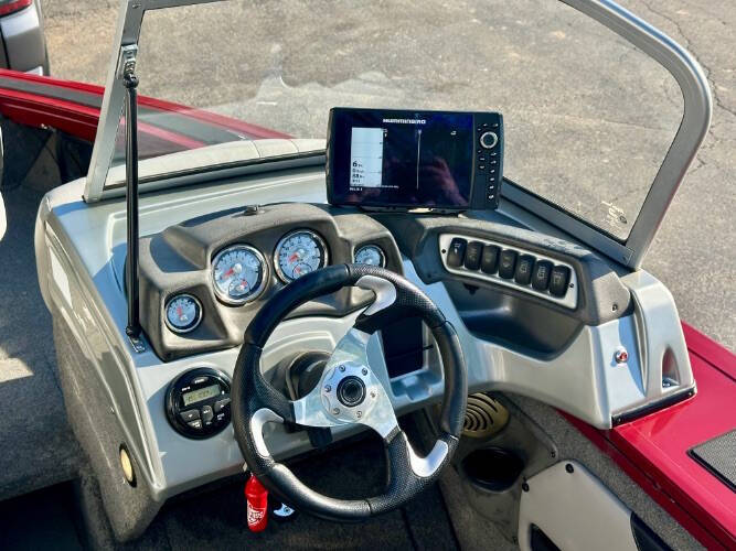 2018 Tracker Targa V18