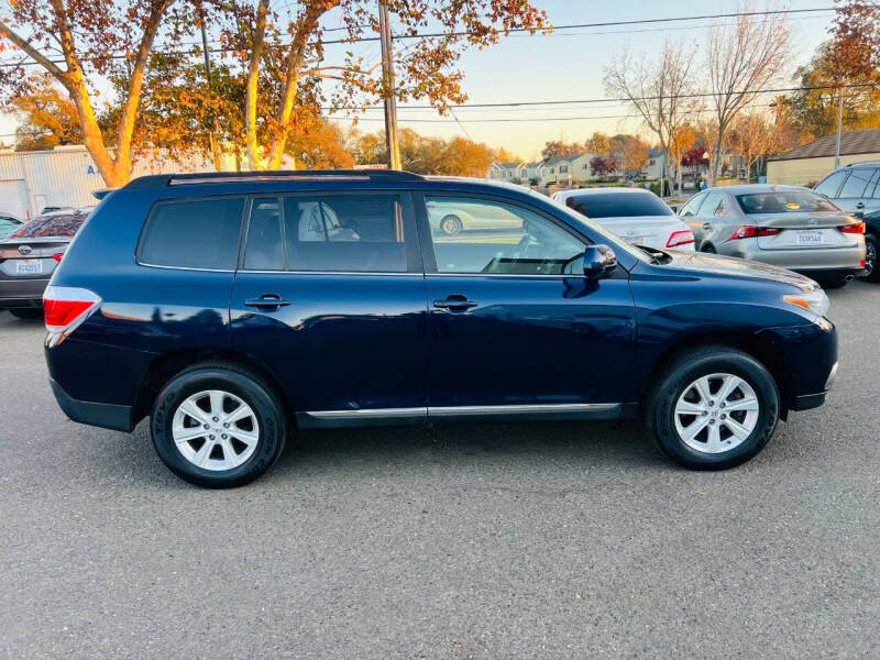 2012 Toyota Highlander SE photo 6