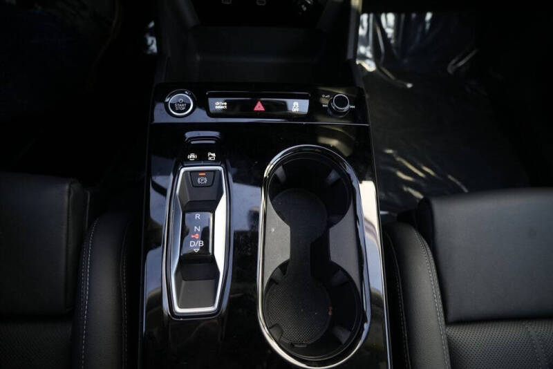 2025 Audi Q6 e-tron quattro Premium Plus