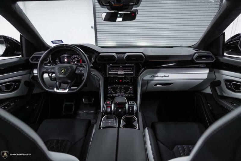 2023 Lamborghini Urus S