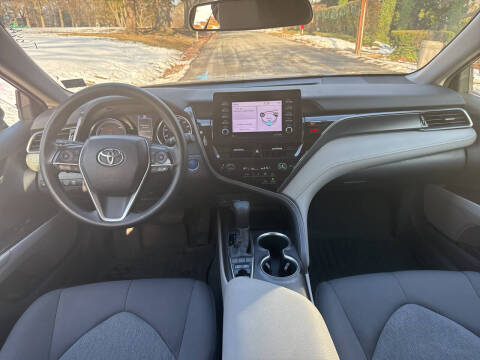 2022 Toyota Camry Hybrid LE