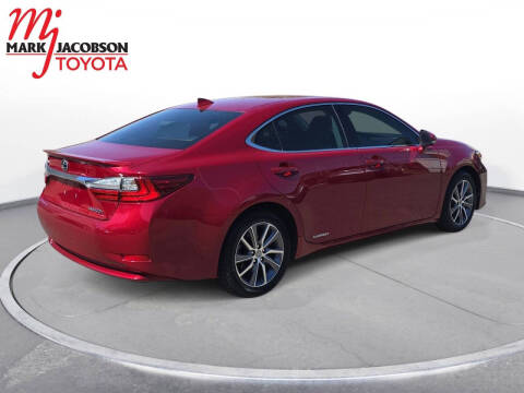 2016 Lexus ES 300h