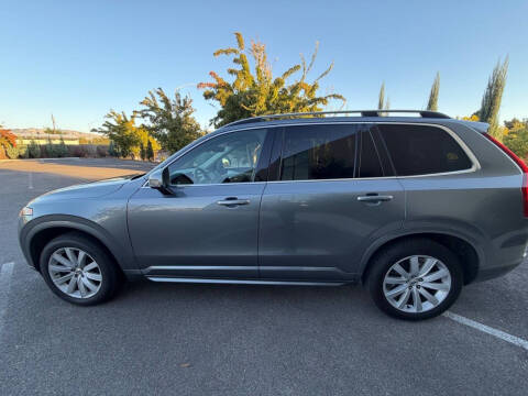 2016 Volvo XC90 T6 Momentum