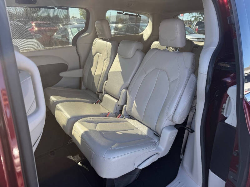 2017 Chrysler Pacifica Touring-L