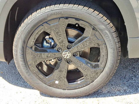 2025 Volkswagen Taos SEL 4Motion