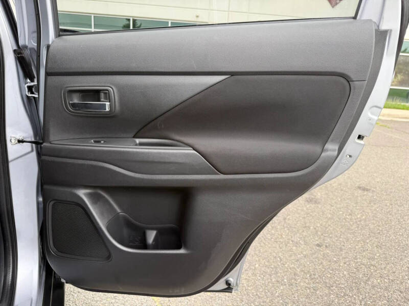 2016 Mitsubishi Outlander ES