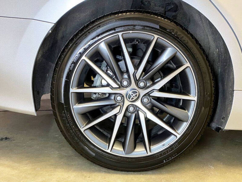 2022 Toyota Camry Hybrid XLE