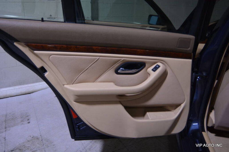 2002 BMW 5 Series 525i