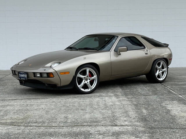 1986 Porsche 928's photo