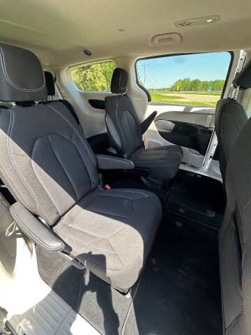 2023 Chrysler Voyager LX