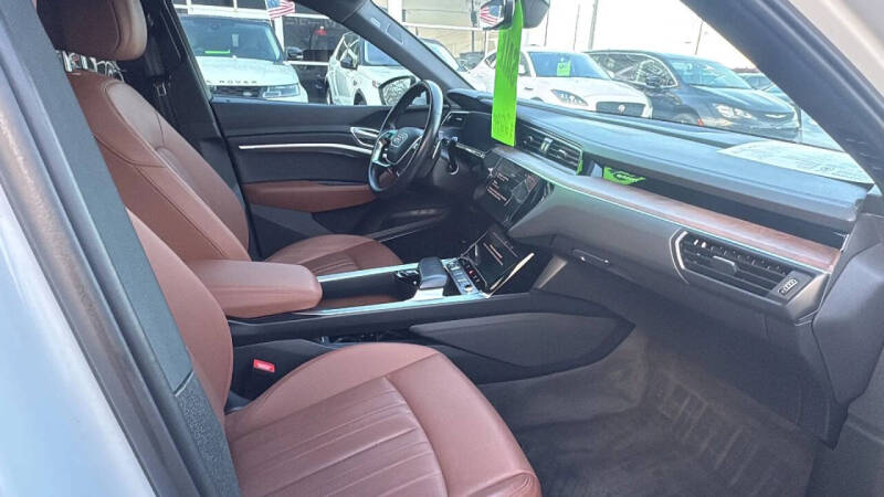 2019 Audi e-tron quattro Premium Plus