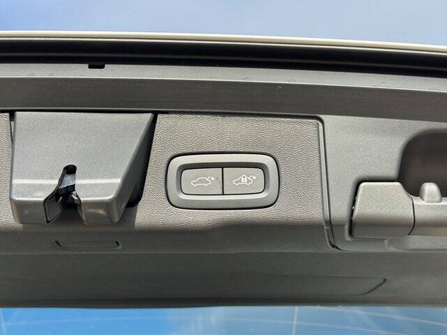 2026 Volvo XC60 B5 Core