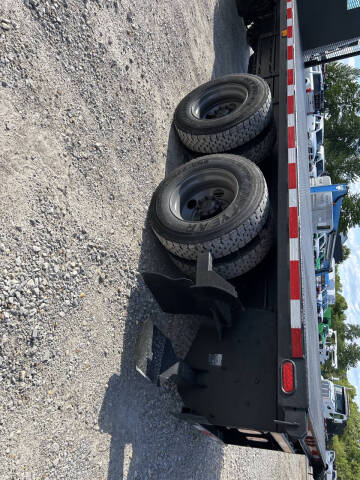 2017 Freightliner M2106 Truck