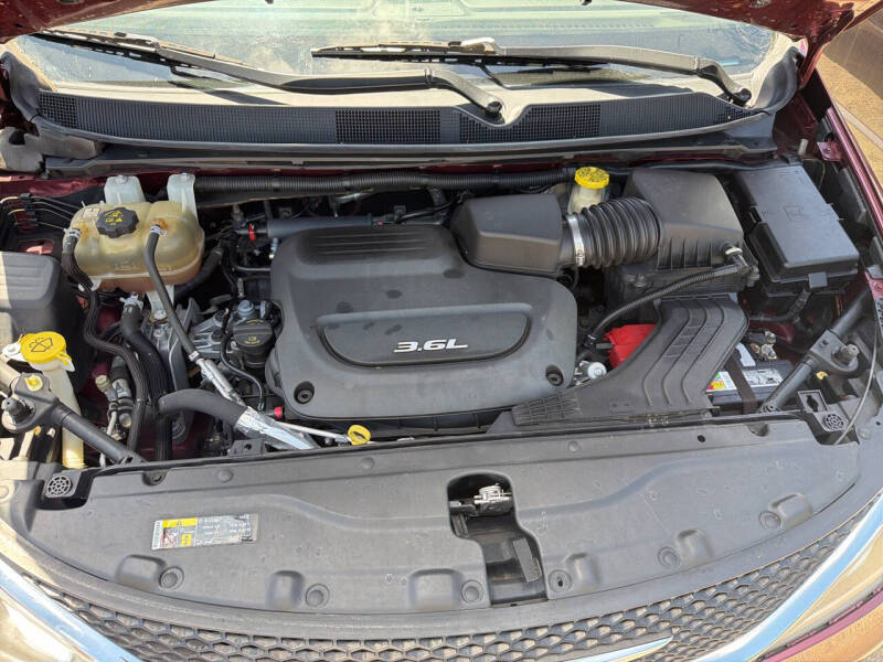 2017 Chrysler Pacifica Touring-L