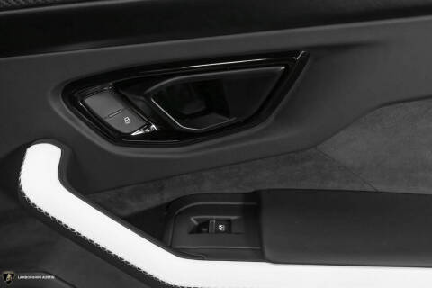 2025 Lamborghini Urus SE