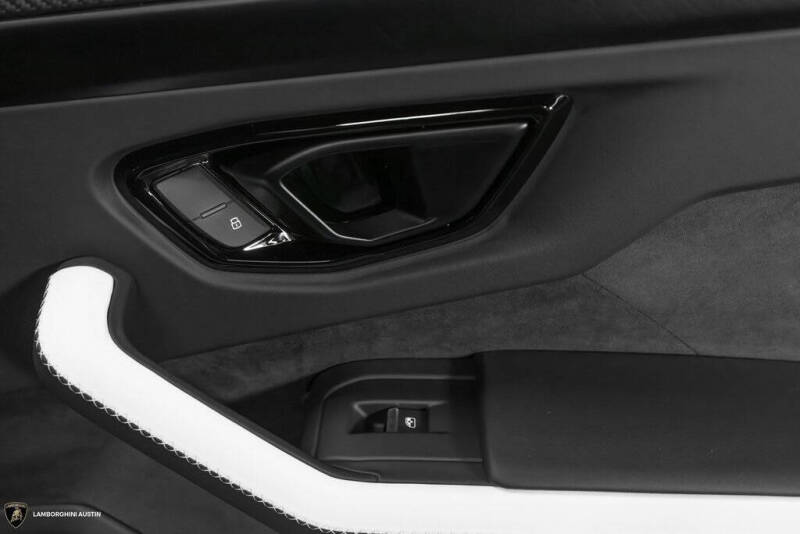 2025 Lamborghini Urus SE