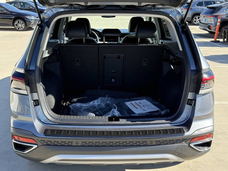 2026 Volkswagen Taos SE