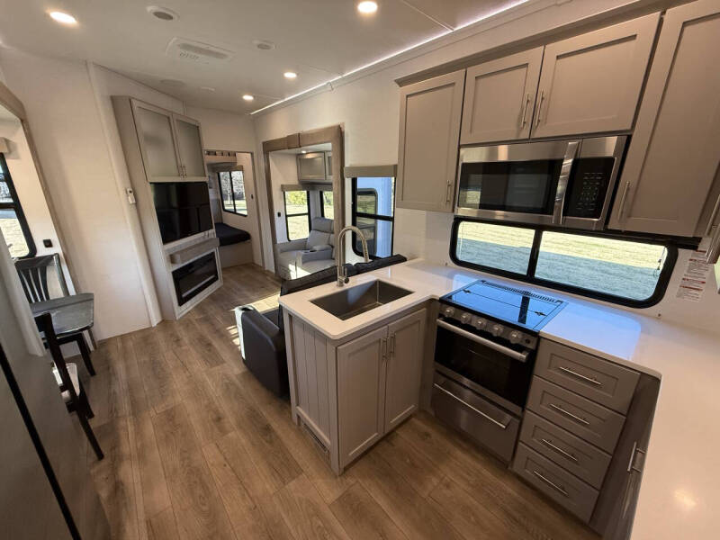 2025 Alliance RV Avenue