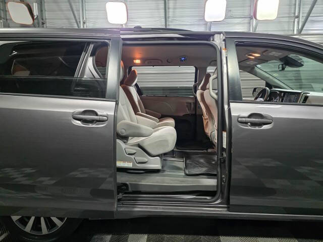 2020 Toyota Sienna LE 7-Passenger