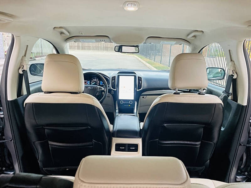 2022 Ford Edge Titanium