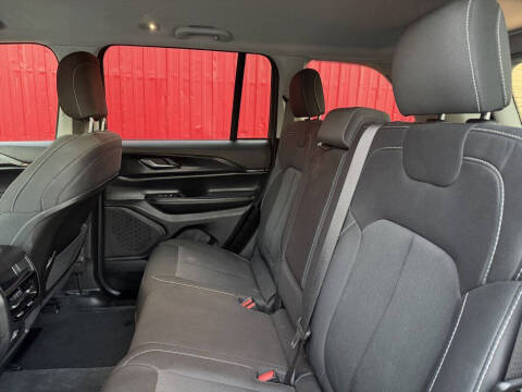 2024 Jeep Grand Cherokee Laredo