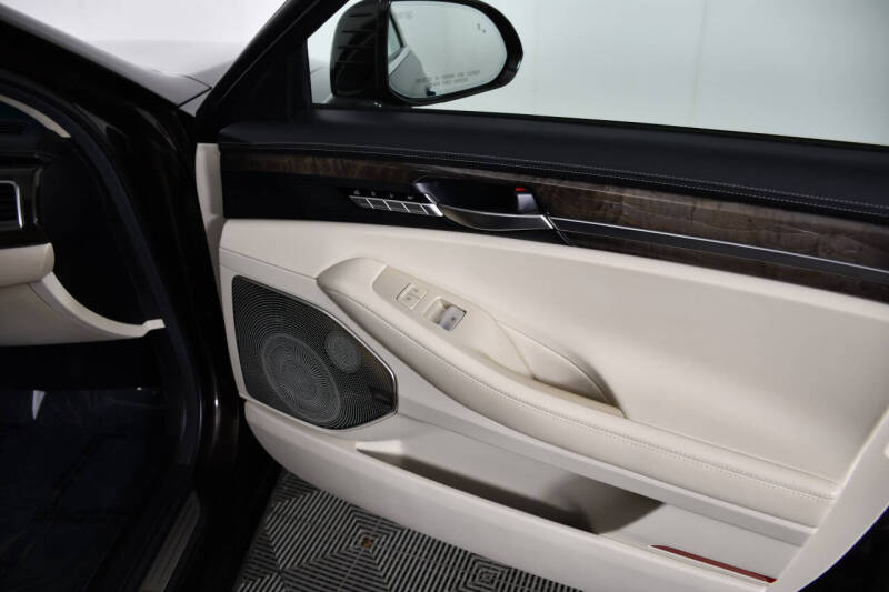 2019 Genesis G90