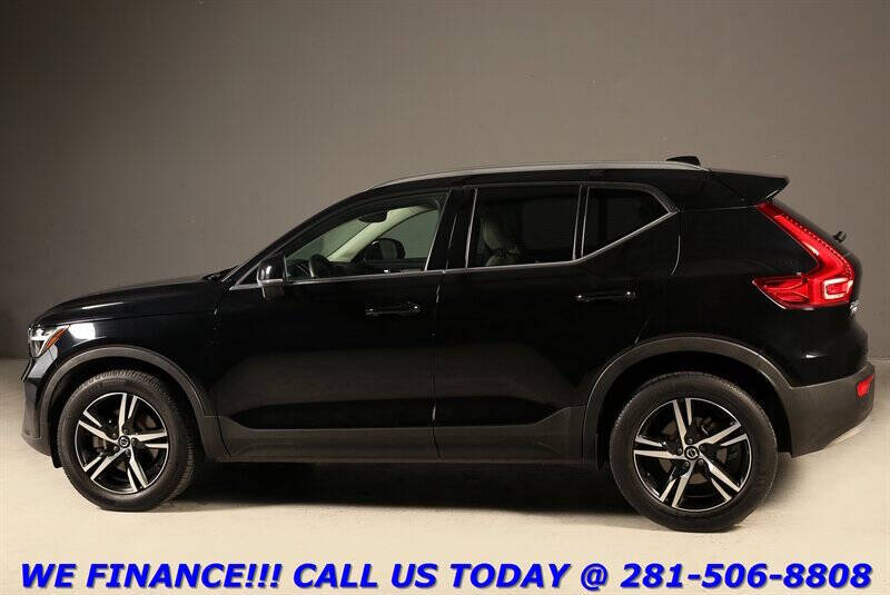 2023 Volvo XC40 B5 Plus Bright Theme