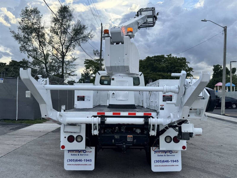 2019 Freightliner M2 106