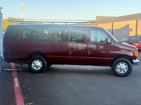 2004 Ford E-Series E-350 SD XLT