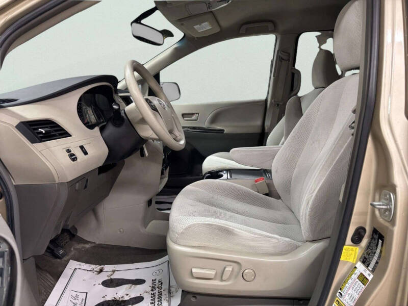 2012 Toyota Sienna LE 8-Passenger