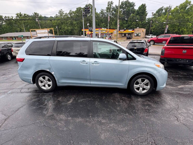 2016 Toyota Sienna LE 8-Passenger
