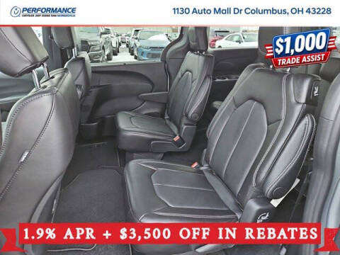 2026 Chrysler Pacifica Select