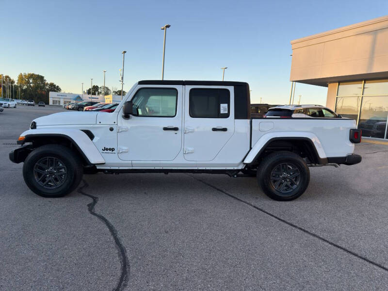 2025 Jeep Gladiator Sport