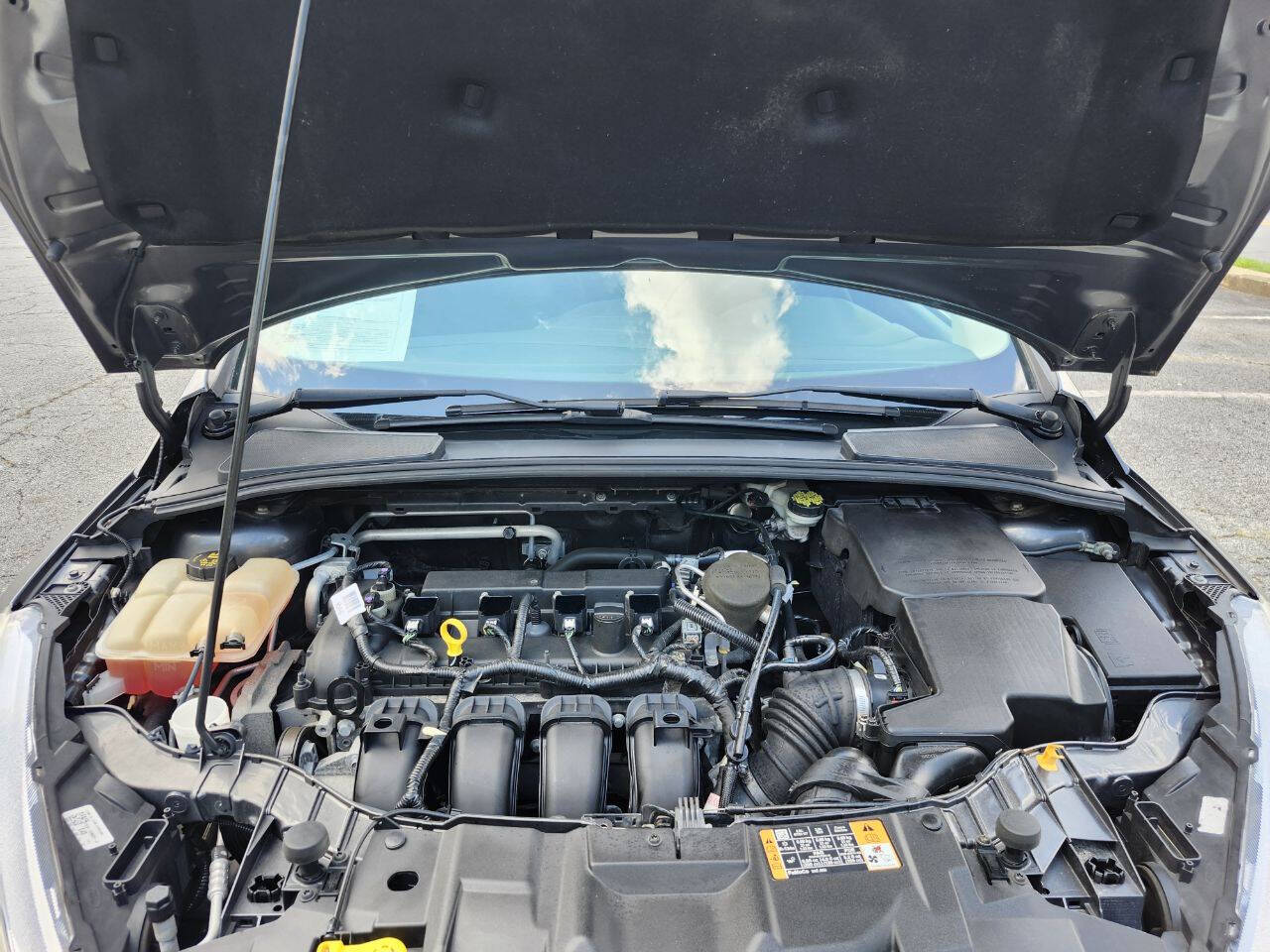 Dk. Gray 2016 Ford Focus SE SE 4dr Sedan 18