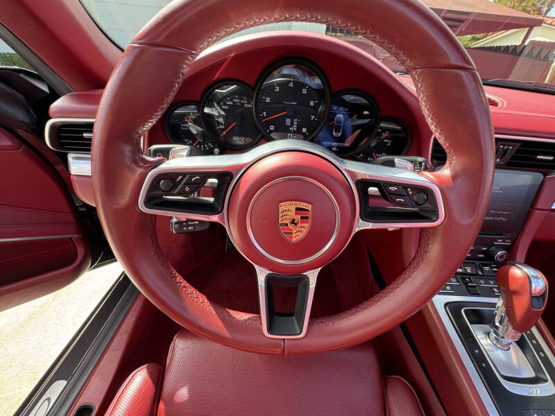 2017 Porsche 911 Carrera 4