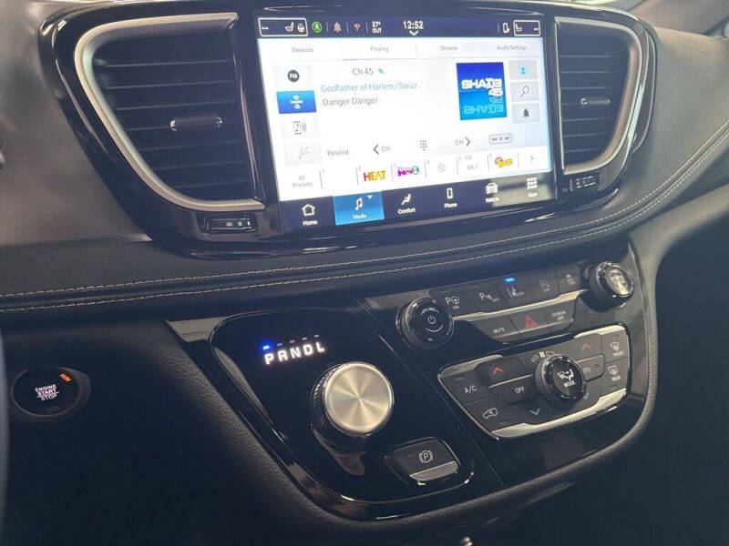 2025 Chrysler Pacifica Select