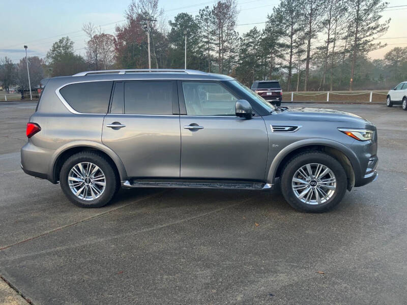 INFINITI QX80's photo