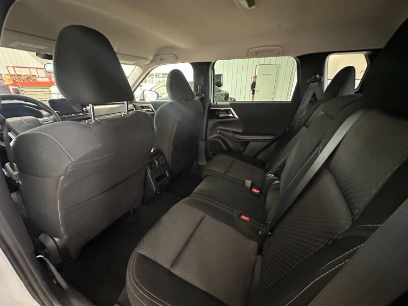 2023 Mitsubishi Outlander ES