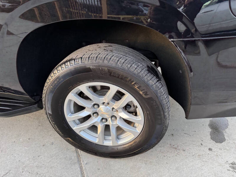 2023 Chevrolet Suburban LT