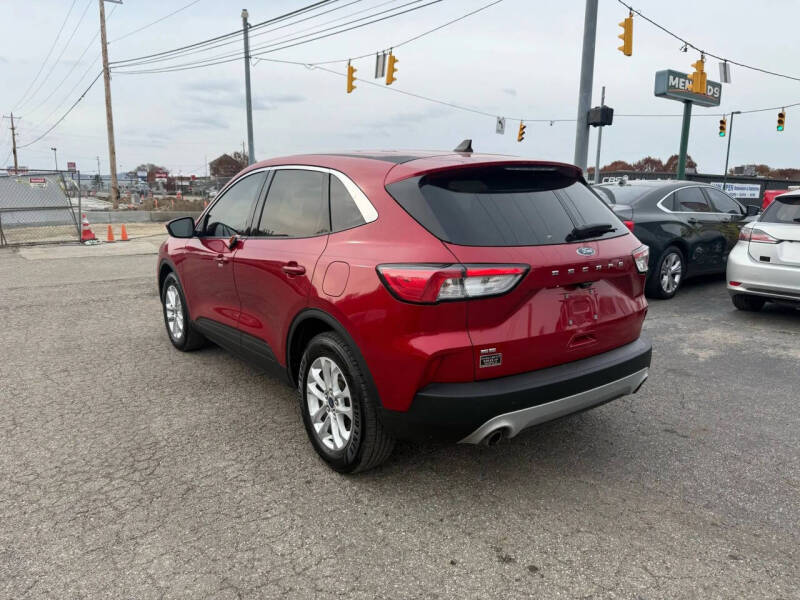 2020 Ford Escape SE