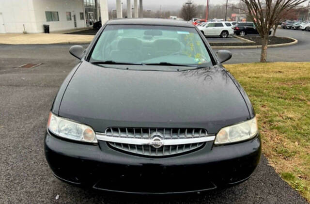 2001 Nissan Altima for sale at QUEENSGATE AUTO SALES in York, PA