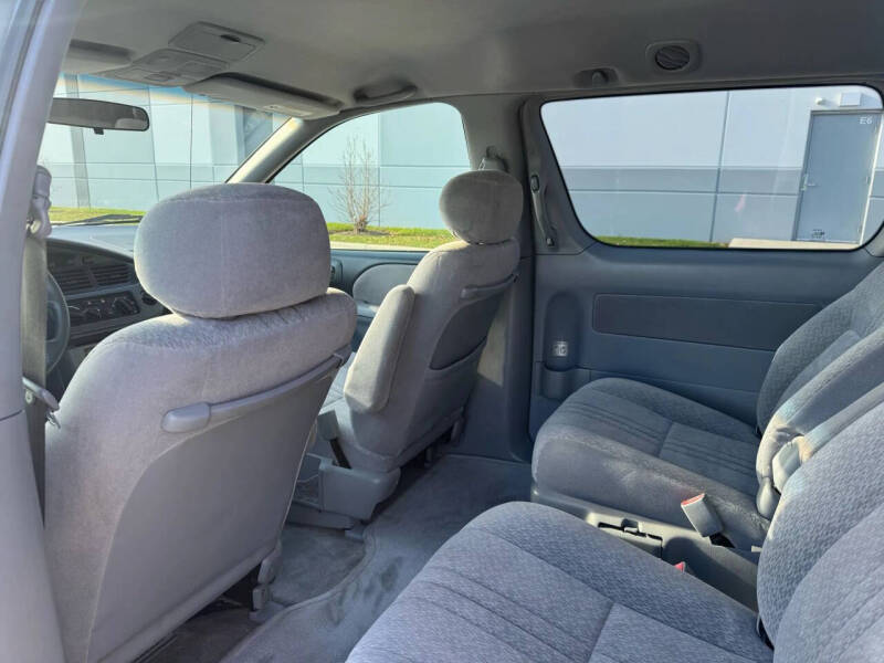 2003 Toyota Sienna CE