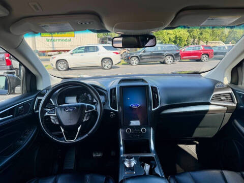 2022 Ford Edge Titanium