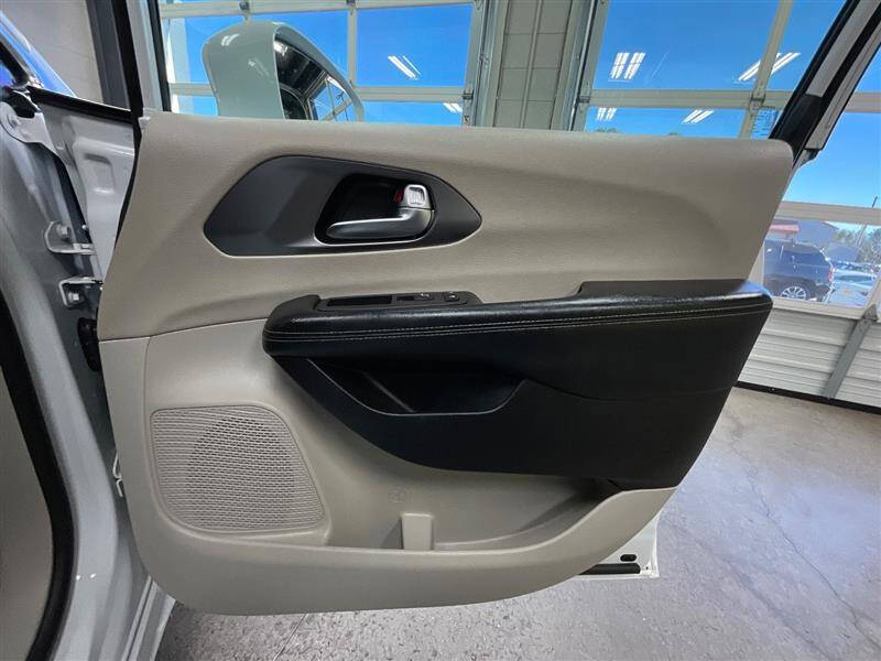 2022 Chrysler Pacifica Hybrid Touring L