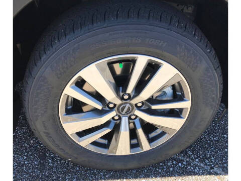 2025 Nissan Pathfinder SL