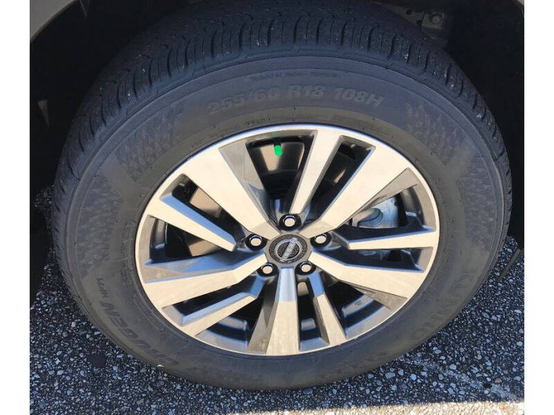 2025 Nissan Pathfinder SL