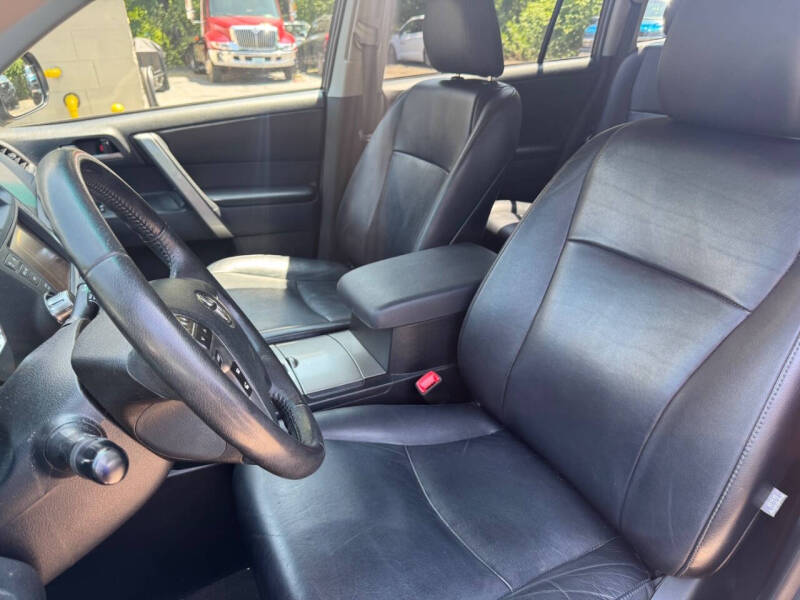 2012 Toyota Highlander SE